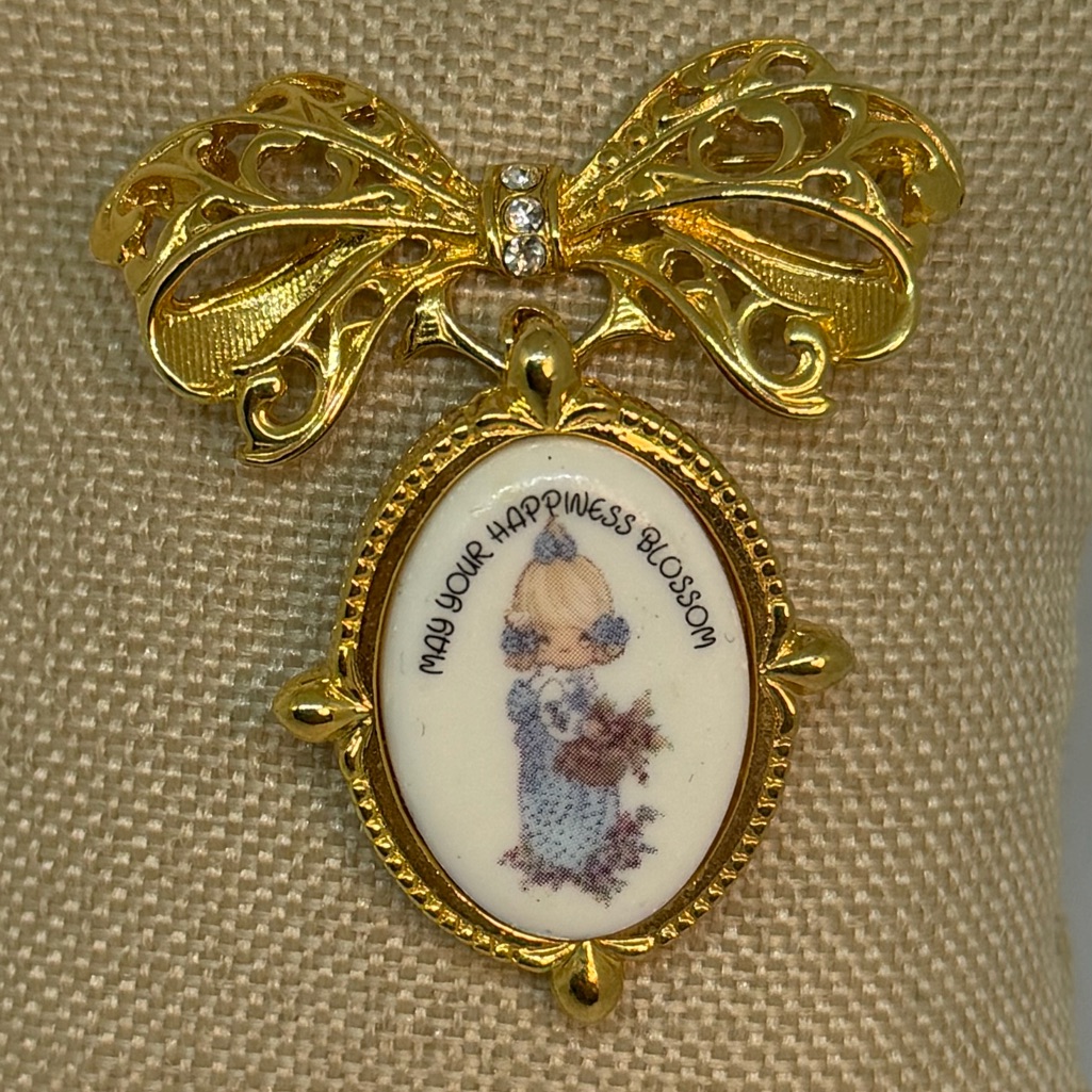 Vintage Precious Moments 1999 May Your Happiness Blossom Gold Tone Bow Brooch 25$